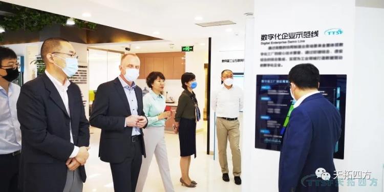 ÈÈÁÒ»¶ÓÎ÷ÃÅ×ÓÊý×Ö»¯¹¤Òµ¼¯ÍÅFA BU×Ü˾ÀíWesterholtÏÈÉúÒ»ÐÐݰÁÙ×ðÁú¿Ê± ÈÈÁÒ»¶ÓÎ÷ÃÅ×ÓÊý×Ö»¯¹¤Òµ¼¯ÍÅFA BU×Ü˾ÀíWesterholtÏÈÉúÒ»ÐÐݰÁÙ×ðÁú¿Ê±